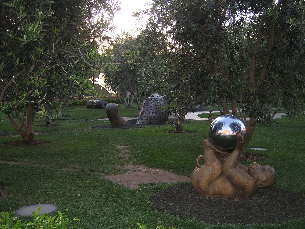 IMAGE: http://chuck-d.net/images/potn/Cathedral/LA.Cathedral.017.jpg