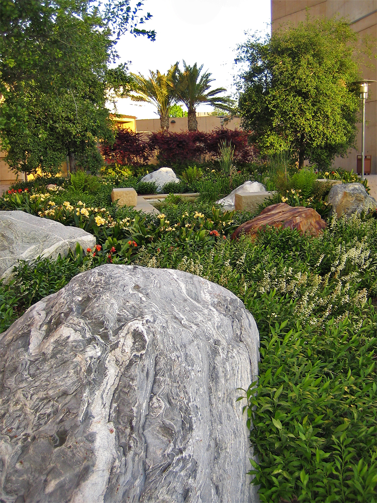 IMAGE: http://chuck-d.net/images/potn/Cathedral/LA.Cathedral.047.jpg