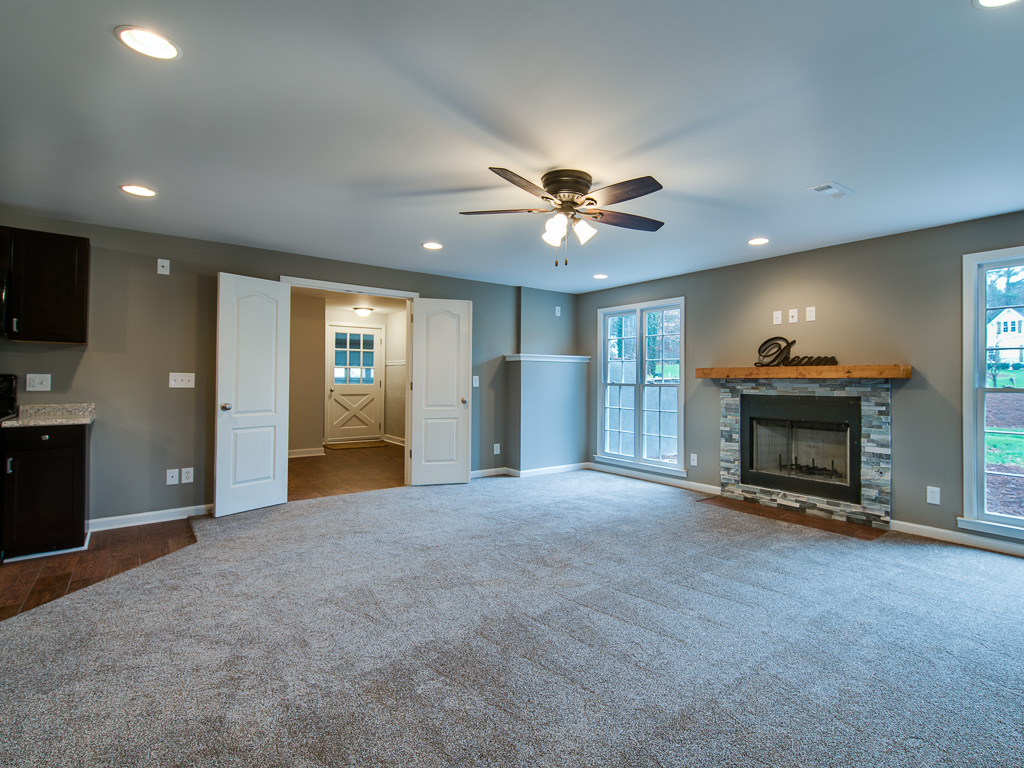 IMAGE: http://chuck-d.net/images/potn/RealEstate/5930%20Camp%20Chase/019-5930%20Camp%20Chase-Cumming-GA-30040-SMALL.jpg